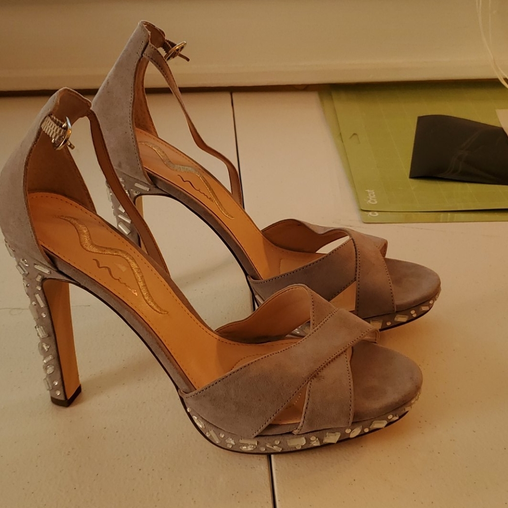 Shoes - Picture 2 of 4